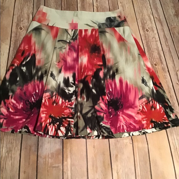 Elie Tahari Dresses & Skirts - Ellie Tahari Floral  Skirt Size 8